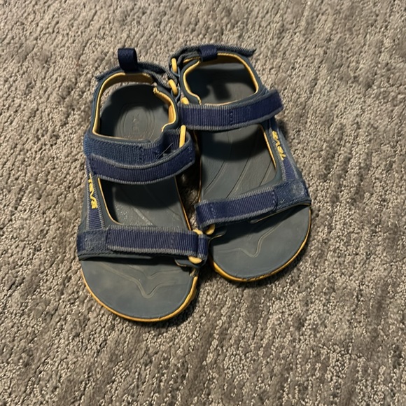 kids Teva velco sandals - Picture 2 of 4